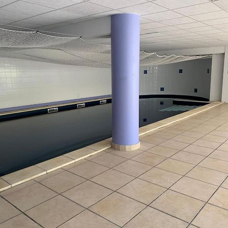 Appartement Dans Residence Avec Piscine Et Parking Uzes Exterior photo