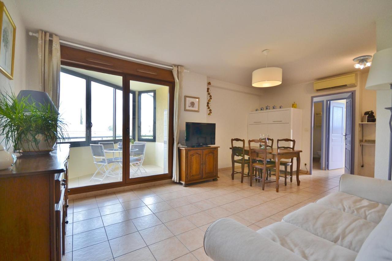 Appartement Dans Residence Avec Piscine Et Parking Uzes Exterior photo