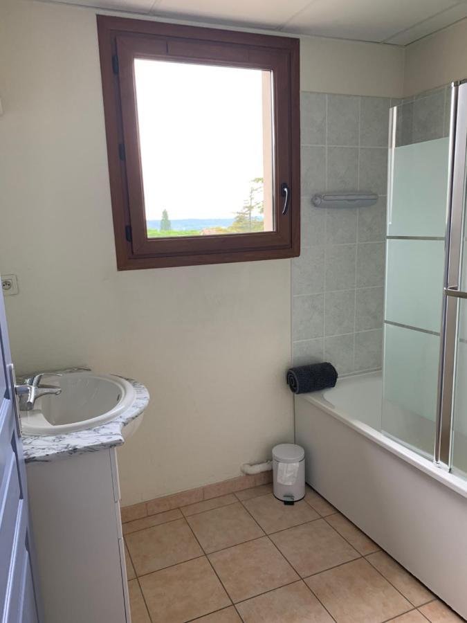 Appartement Dans Residence Avec Piscine Et Parking Uzes Exterior photo